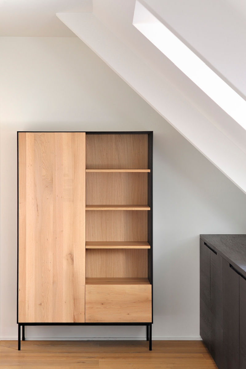 1-Door Oak Wood Cabinet | Ethnicraft Blackbird | Wood Furniture