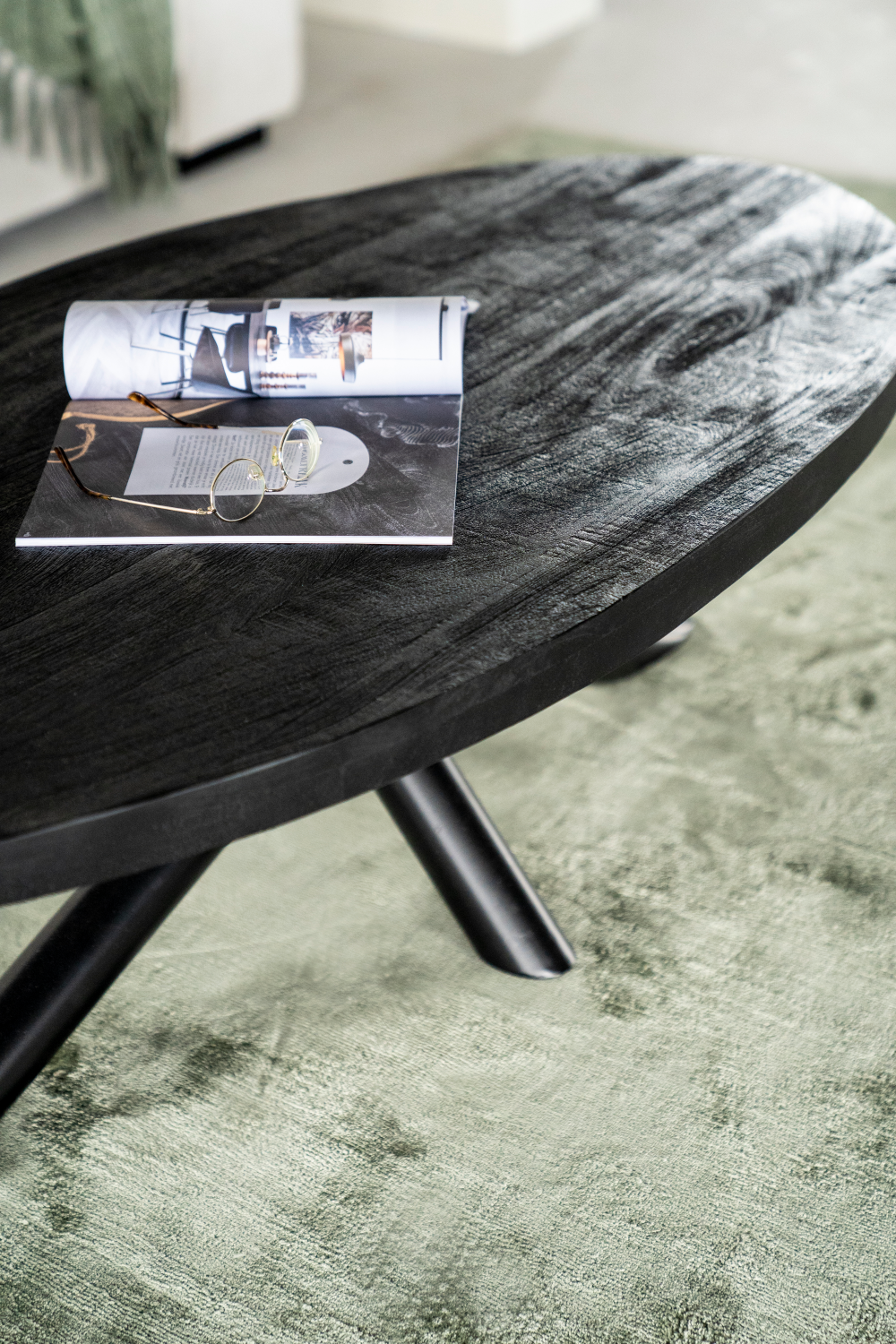 Oval Black Coffee Table | Eleonora Oscar