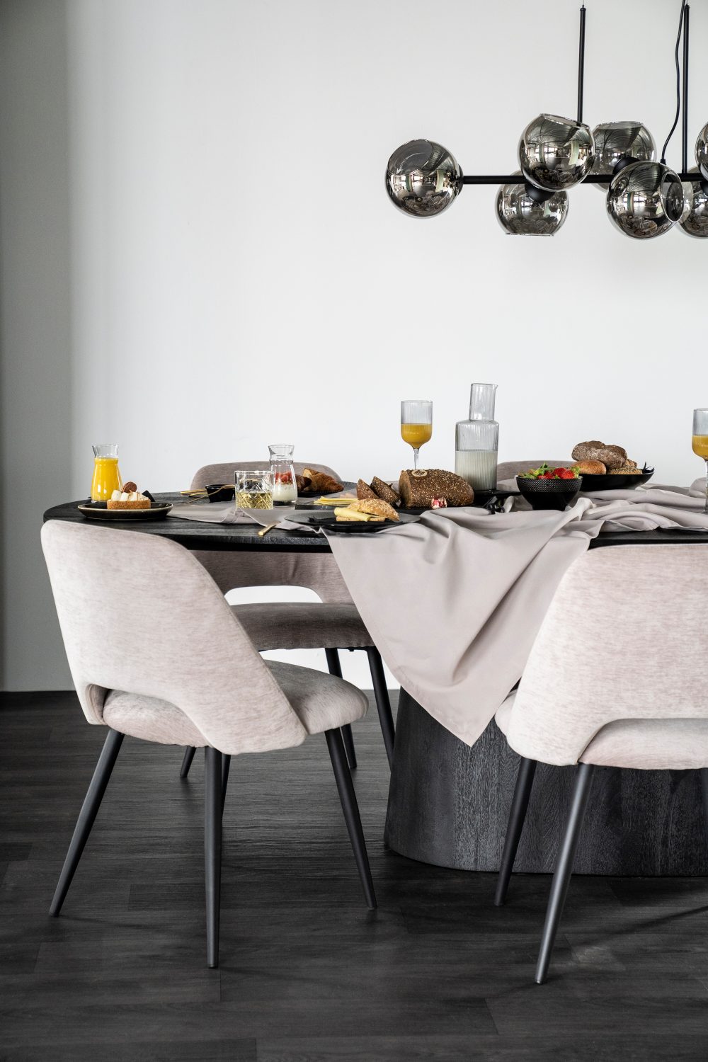 Mango Wood Pedestal Dining Table S | Eleonora Aron | Woodfurniture.com