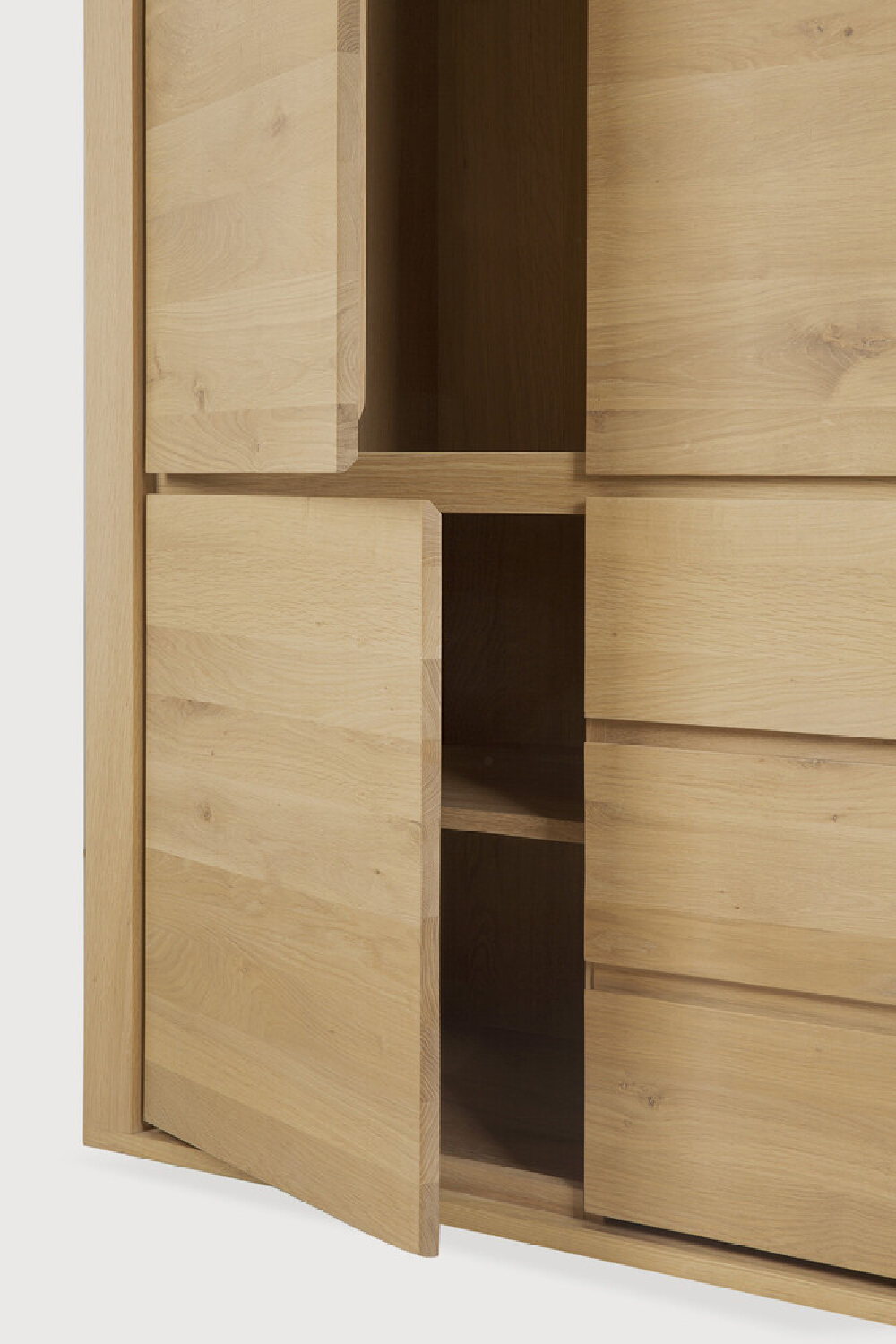 3-Door Oak Wood Wardrobe Cabinet | Ethnicraft Shadow | Woodfurniture.com