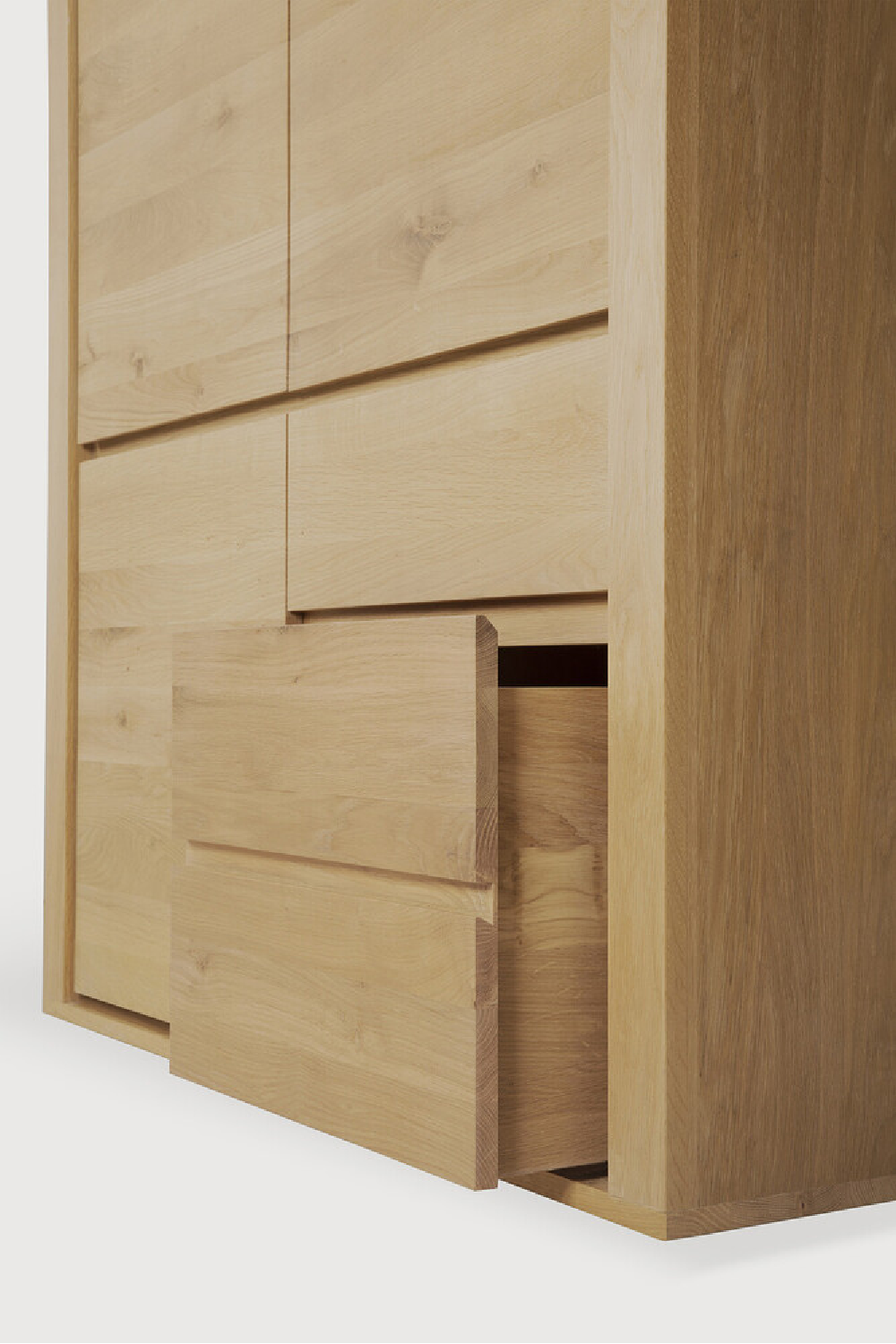 3-Door Oak Wood Wardrobe Cabinet | Ethnicraft Shadow | Woodfurniture.com