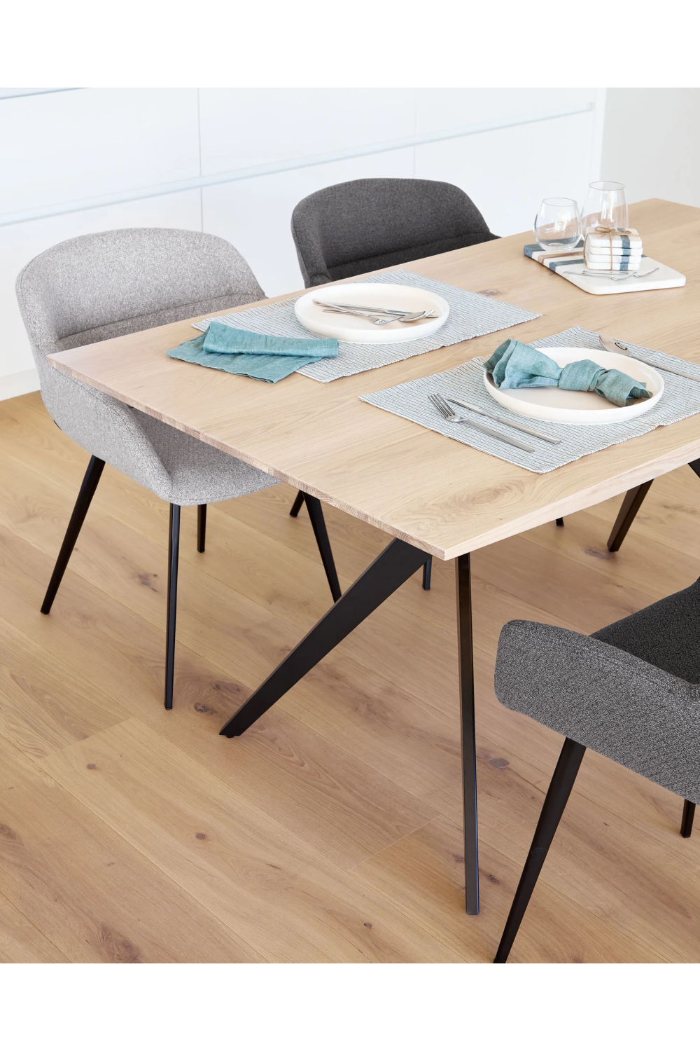 Oak Dining Table | La Forma Amethyst