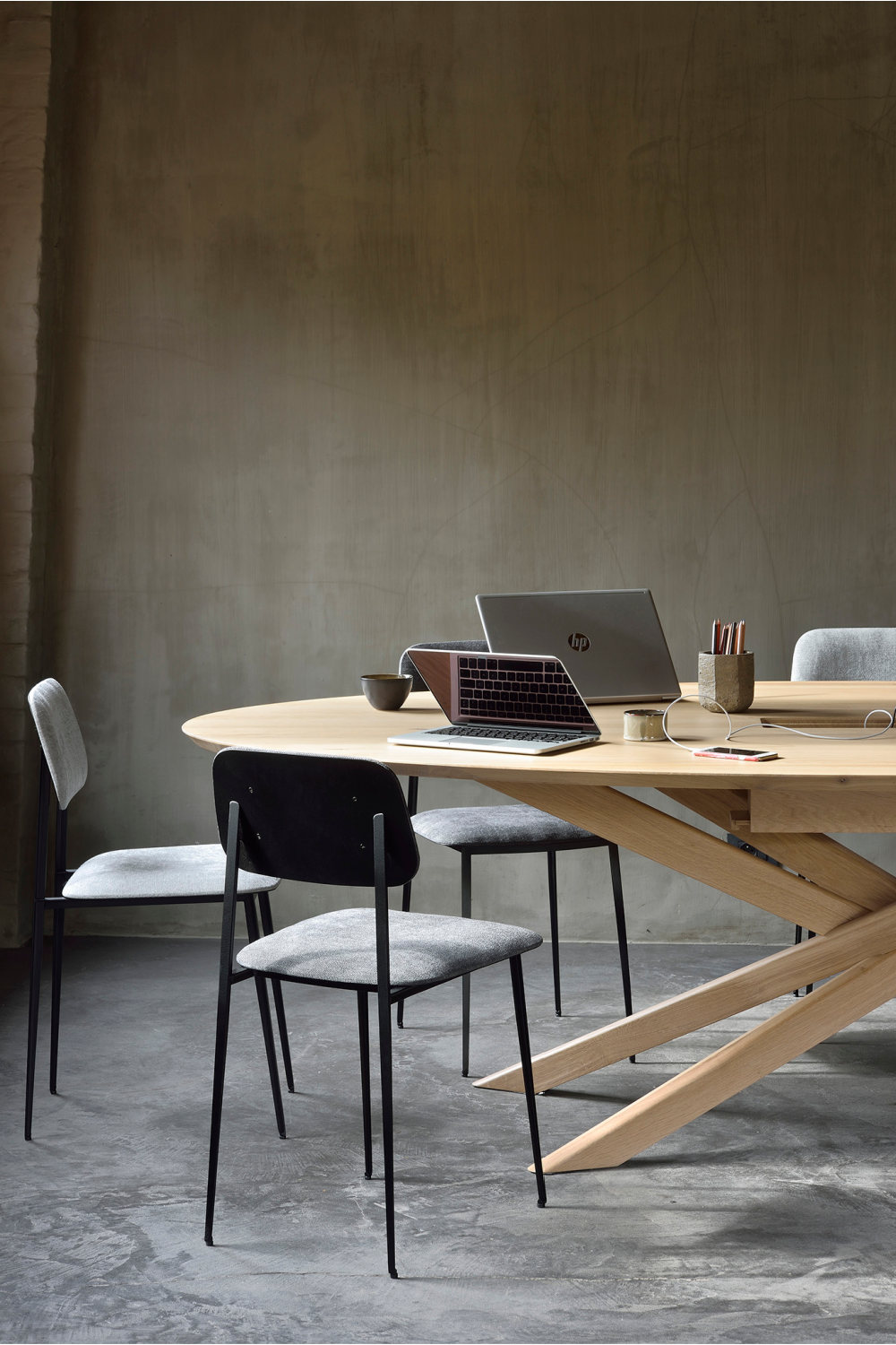 Oak Oval Meeting Table | Ethnicraft Mikado | Woodfurniture.com