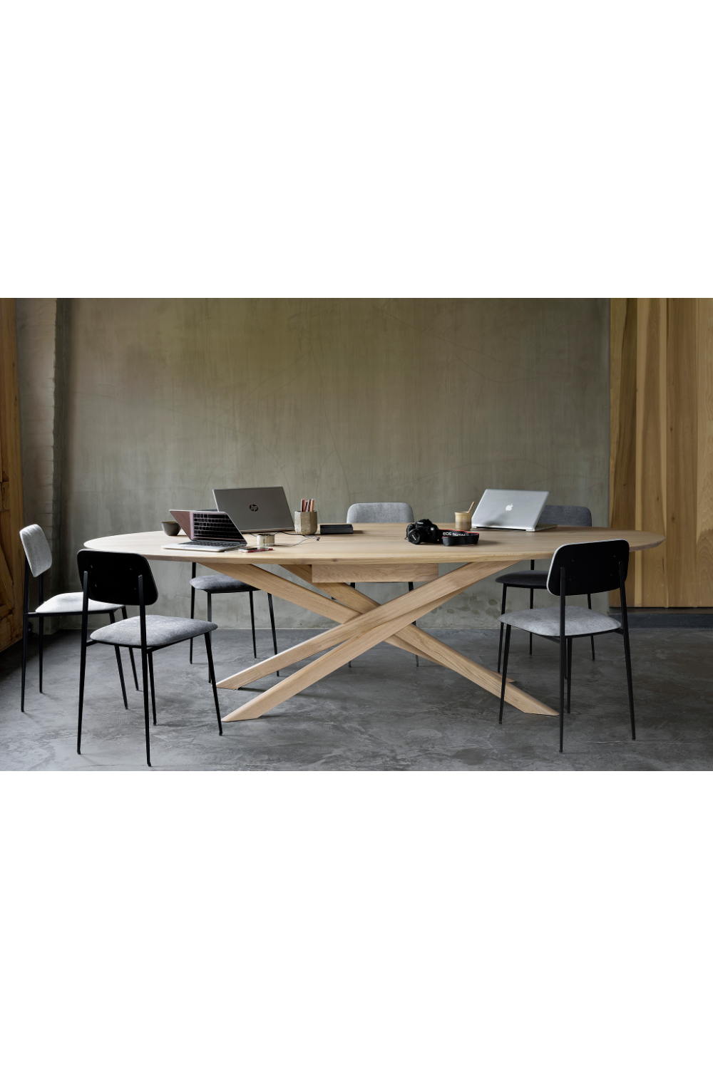 Oak Oval Meeting Table | Ethnicraft Mikado | Woodfurniture.com