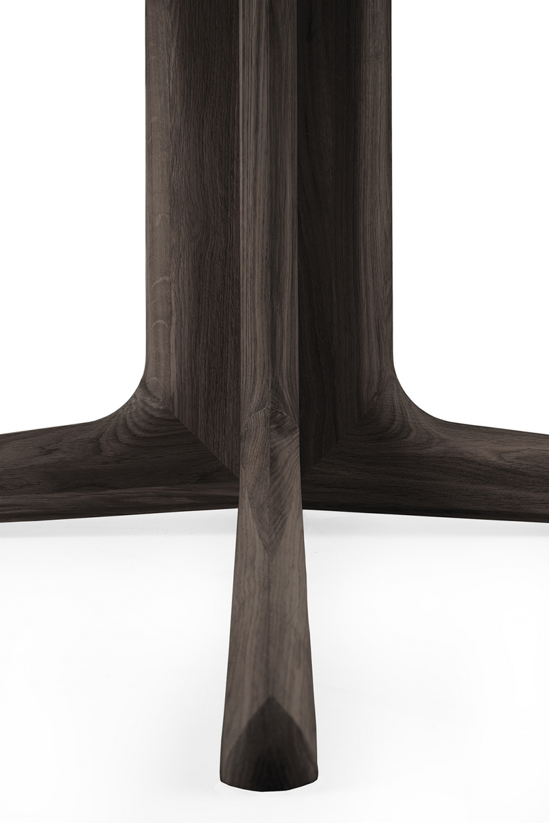 Central-Footed Varnished Oak Dining Table | Ethnicraft Corto | Woodfurniture.com