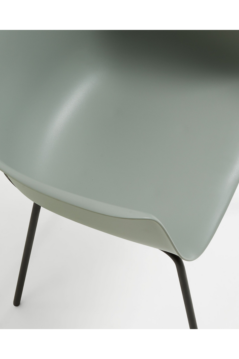 Minimalist Molded Armchair | La Forma Khasumi | Oroatrade.com