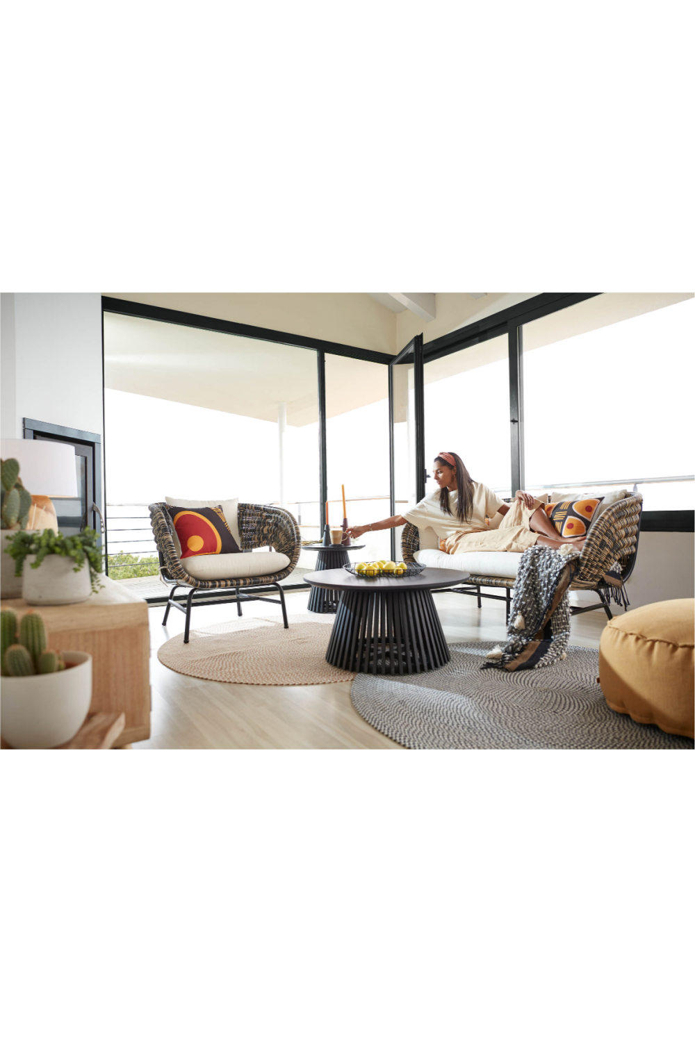 Round Black Teak Wood Pedestal Coffee Table | La Forma Jeanette | Woodfurniture.com