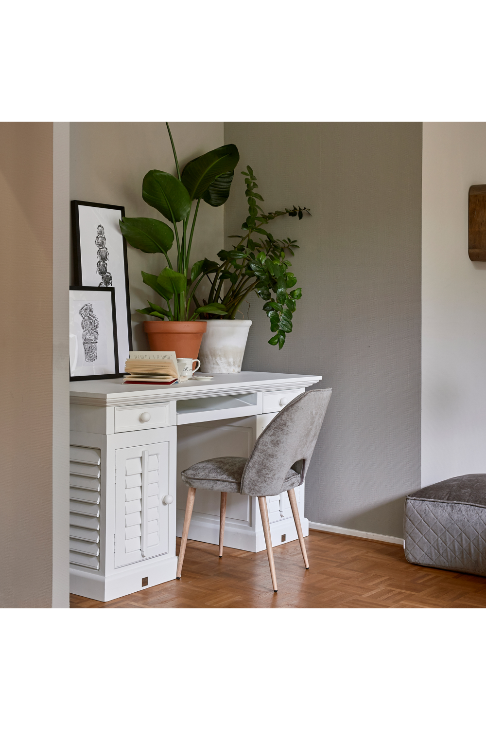 White Mahogany Mid-Century Desk | Rivièra Maison New Orleans | Woodfurniture.com