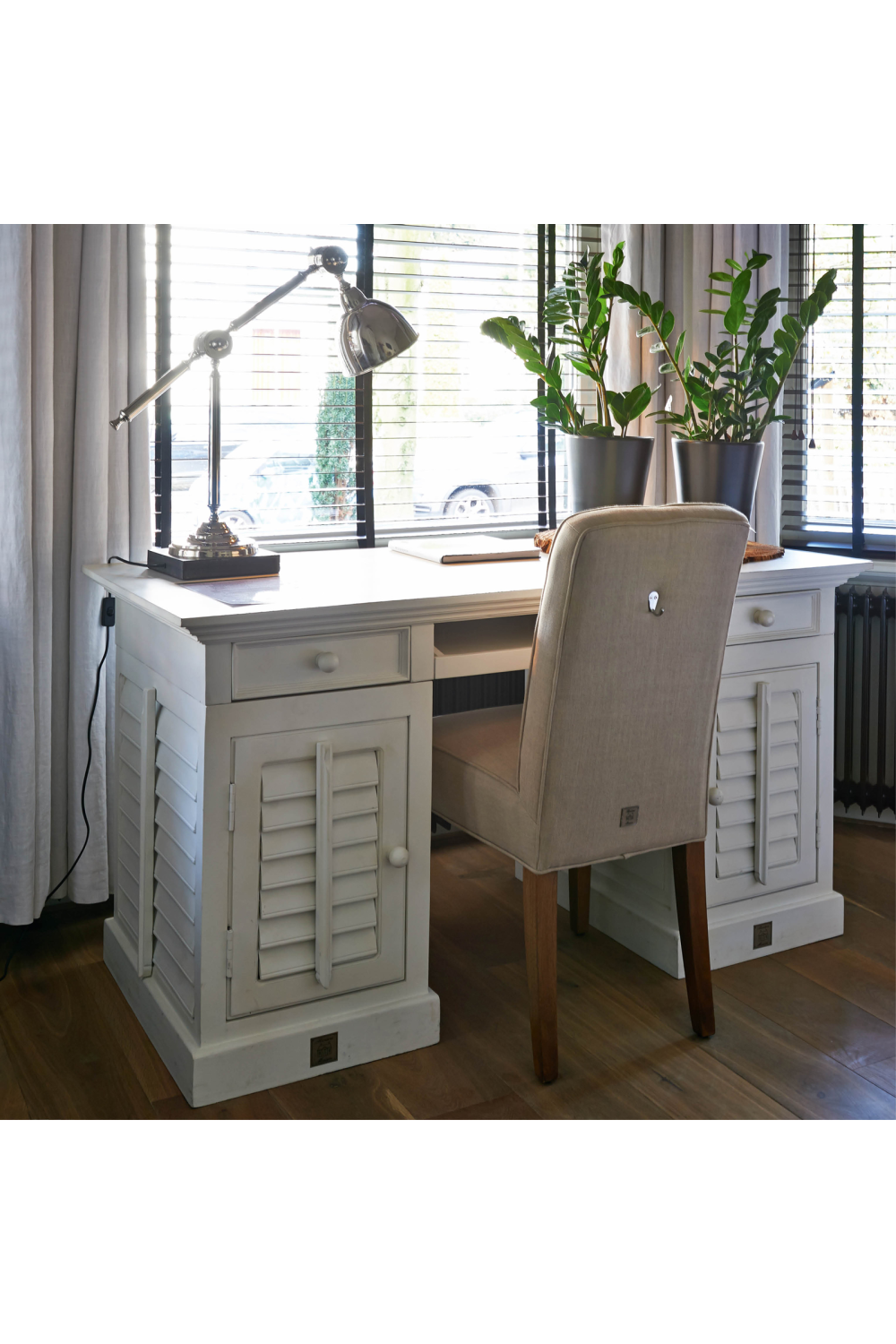 White Mahogany Mid-Century Desk | Rivièra Maison New Orleans | Woodfurniture.com