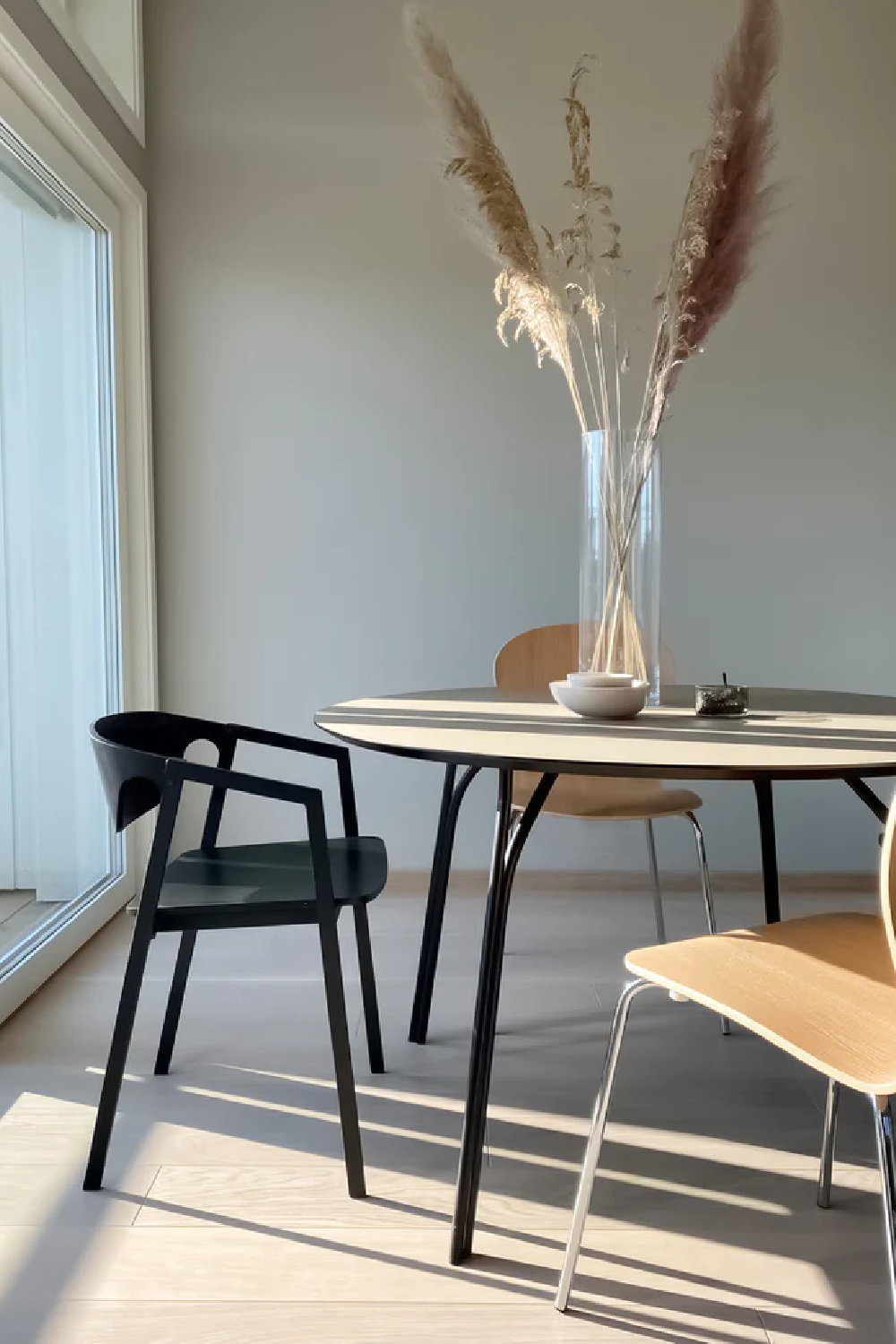 Minimalist Round Dining Table M | WOUD Tree | Woodfurniture.com