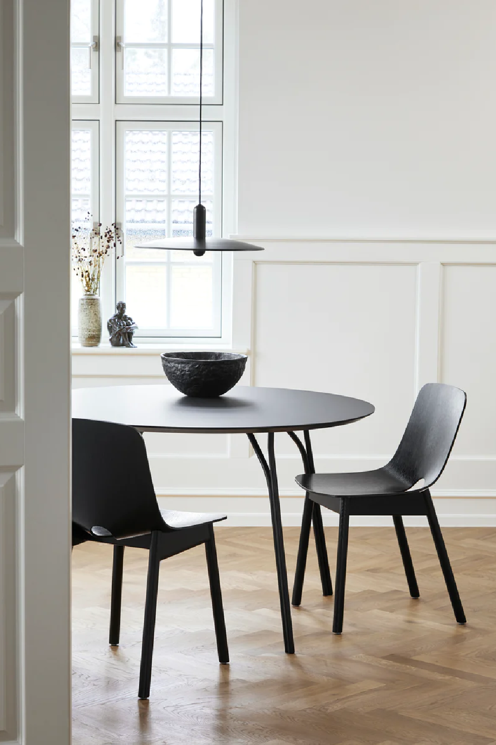 Minimalist Round Dining Table M | WOUD Tree | Woodfurniture.com