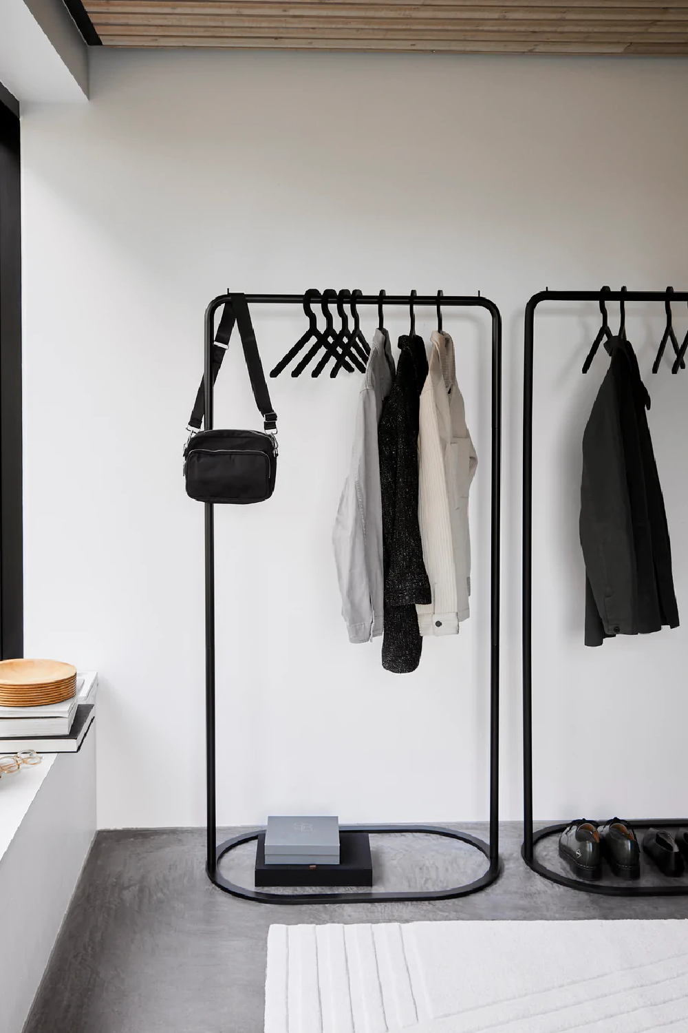 Black Metal Clothing Rack | WOUD O&O | Woodfurniture.com