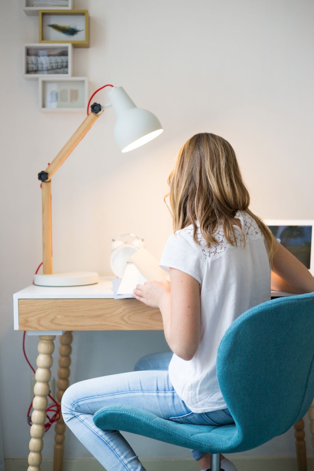 Koppeling zo veel hoeveelheid verkoop White Shade Desk Lamp | Zuiver | European Wood Furniture